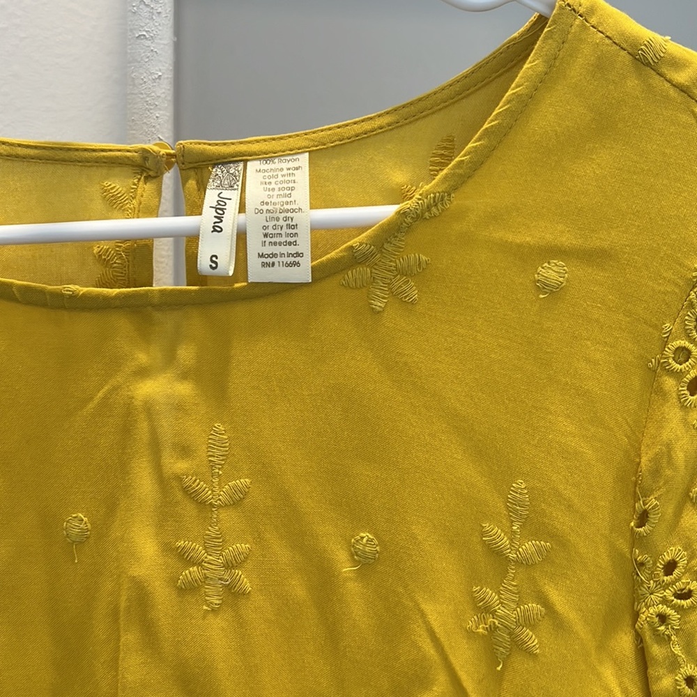 Yellow blouse - Picture 2 of 2